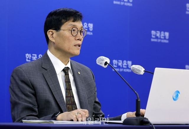 이창용 한국은행 총재가 4월 금융통화위원회 통화정책 회의 이후 기자간담회에서 발언하고 있다. ⓒ사진공동취재단