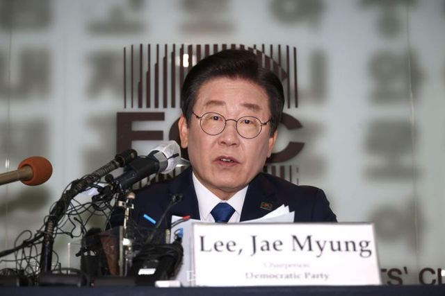 이재명 더불어민주당 대표가 11일 오후 서울 중구 프레스센터에서 외신기자클럽 초청 기자회견에 참석해 모두 발언을 하고 있다. ⓒ국회사진취재단