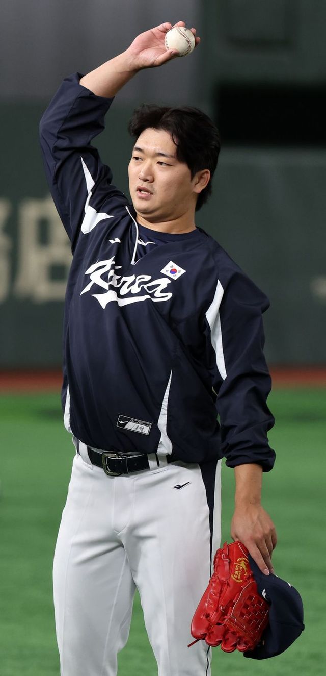 부상으로 개점휴업 중인 LG 마무리 고우석. ⓒ 뉴시스