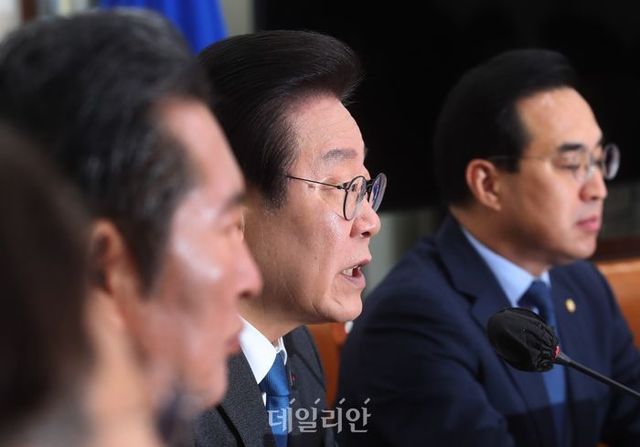 이재명 더불어민주당 대표가 14일 오전 국회에서 열린 최고위원회의에서 모두발언을 하고 있다. ⓒ데일리안 박항구 기자