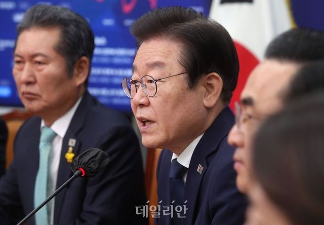 이재명 더불어민주당 대표가21이 오전 국회에서 열린 최고위원회의에서 모두 발언을 하고 있다. ⓒ데일리안 박항구 기자