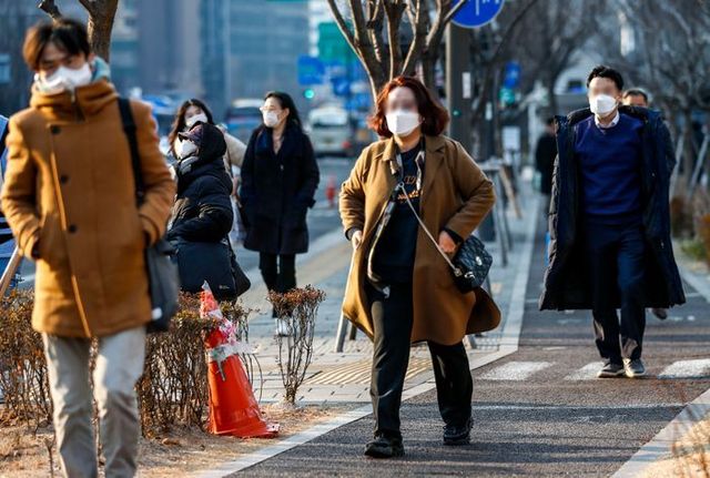 서울 세종대로 인근에서 시민들이 이동하고 있다.ⓒ뉴시스