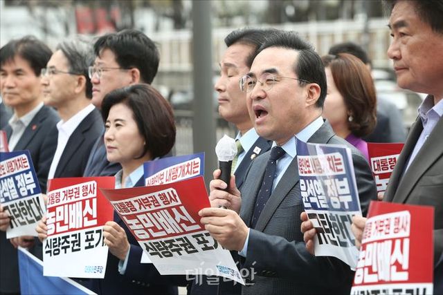 박홍근 더불어민주당 원내대표가 4일 오전 서울 용산구 대통령실 앞에서 열린 더불어민주당 