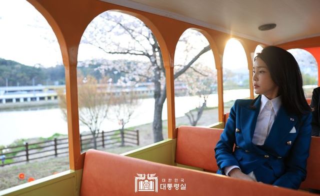 영부인 김건희 여사가 지난달 31일 순천만 국제정원박람회 개막식에 앞서 정원을 관람하고 있다. ⓒ대통령실 홈페이지 