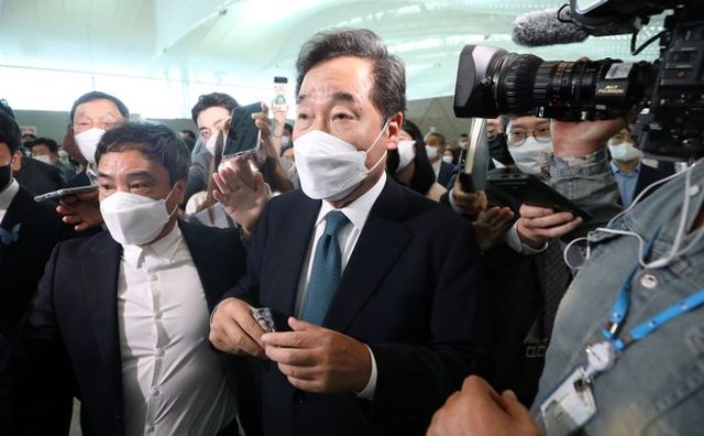 이낙연 더불어민주당 전 대표가 지난해 6월 인천국제공항 제2여객터미널에서 미국으로 출국하고 있다. ⓒ뉴시스