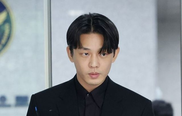 마약류 투약 혐의를 받는 배우 유아인이 17일 오전 서울경찰청 마약범죄수사대에서 마약류관리법 위반 피의자 신분으로 2차 조사를 마친 뒤 청사를 나서고 있다. ⓒ연합뉴스