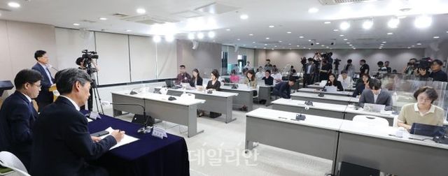 19일 오전 서울 종로구 정부서울청사에서 