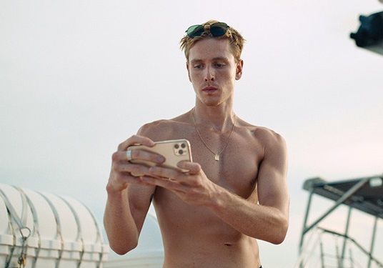 배우 해리스 딕킨슨 ⓒ 이하 그린나래미디어㈜ 제공