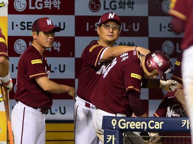 히어로즈 코치 시절 심재학 신임 단장.(사진 가운데) ⓒ 뉴시스