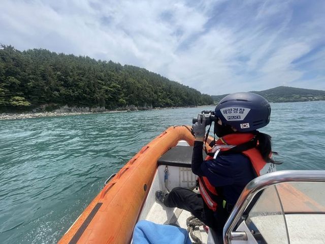 24일 낮 12시 8분께 전남 여수시 남면 소두라도 서쪽 해상에서 어선 간 충돌 사고로 선장 1명이 실종돼 해경이 수색작업을 벌이고 있다.ⓒ뉴시스