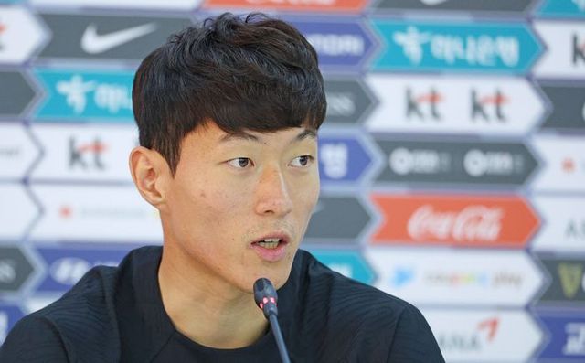 2022 카타르 월드컵 대표팀 공격수 황의조가 지난 2022년 11월 카타르 도하 알에글라 훈련장에서 인터뷰를 하고 있는 모습.ⓒ연합뉴스