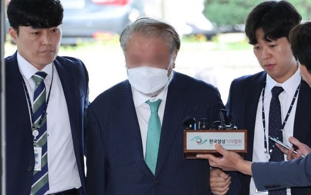 수백억원대 횡령·배임 혐의를 받는 백현동 개발사업 민간업자 정모 대표가 지난 9일 오전 구속 전 피의자 심문(영장심사)을 받기 위해 서울중앙지법 법정으로 향하고 있다.ⓒ연합뉴스