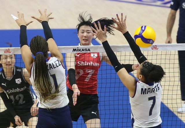 강소휘가 도미니카공화국전에서 공격을 시도하고 있다. ⓒ 대한배구협회
