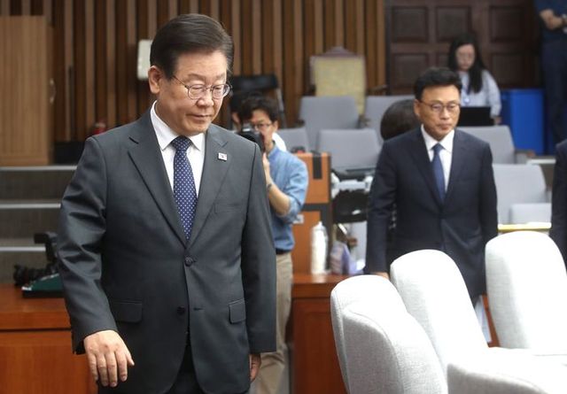 이재명 더불어민주당 대표가9일 오전 국회에서 열린 확대간부회의에 참석하고 있다. ⓒ데일리안 박항구 기자