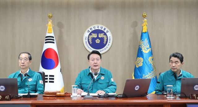 윤석열 대통령이 18일 서울 용산 대통령실 청사에서 열린 국무회의를 주재하고 있다. ⓒ뉴시스