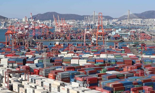 부산 남구 부두. ⓒ뉴시스