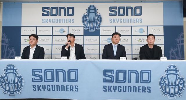 소노 스카이거너스 이기완 초대 단장이 21일 오전 서울 강남구 KBL 센터에서 열린 기자회견에서 취재진 질문에 답하고 있다. ⓒ 뉴시스