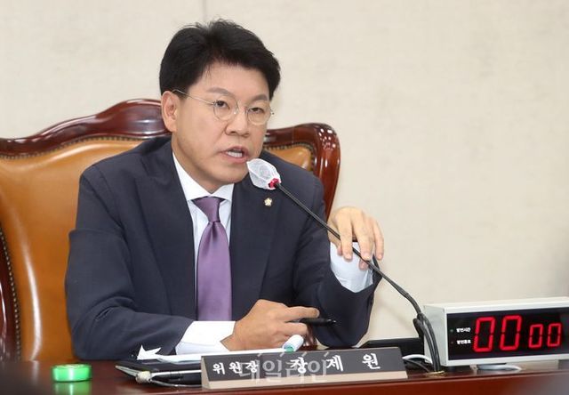 장제원 국회 행정안전위원장이 5월 16일 국회에서 열린 행정안전위원회 전체회의를 주재하고 있다. ⓒ데일리안 박항구 기자