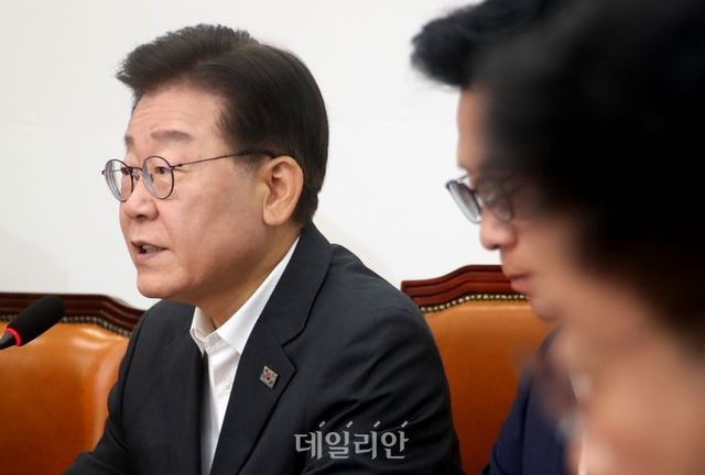 이재명 더불어민주당 대표가 지난 26일 오전 국회에서 열린 최고위원회의에서 모두발언을 하고 있다. ⓒ데일리안 박항구 기자