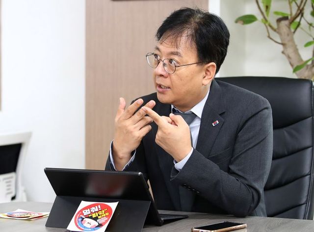 장진영 국민의힘 서울 동작갑 당협위원장이 동작구에 지역구에 위치한 자신의 변호사 사무실에서 데일리안과 인터뷰하고 있다. ⓒ데일리안 박항구 기자