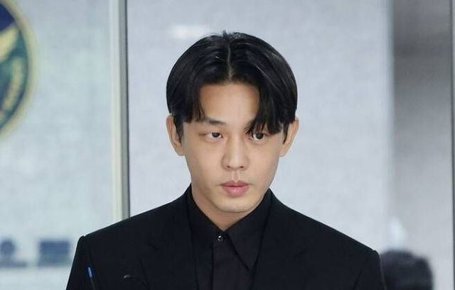 마약류 투약 혐의를 받는 배우 유아인이 지난 5월 17일 오전 서울경찰청 마약범죄수사대에서 마약류관리법 위반 피의자 신분으로 2차 조사를 마친 뒤 청사를 나서고 있다.ⓒ연합뉴스