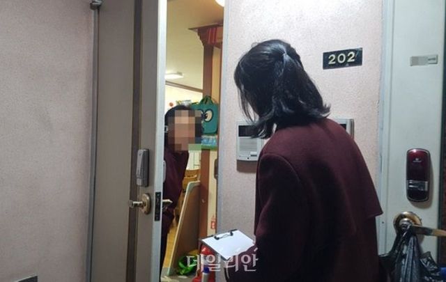 보건복지부가 올 하반기부터 12개 시·도 37개 지역에서 일상돌봄 서비스를 지원한다. ⓒ뉴스1