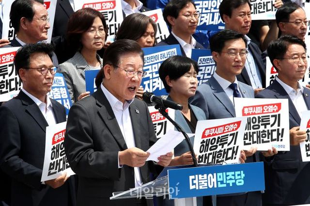 이재명 더불어민주당 대표가 7일 국회본청 앞에서 열린 