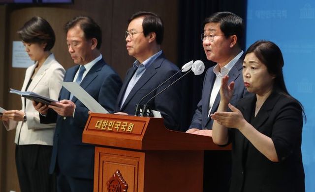 민주주의 4.0 연구원 이사장인 전해철 더불어민주당 의원이 7월 3일 오전 서울 여의도 국회에서 