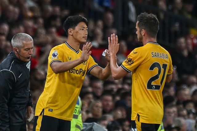 맨유를 상대로 교체 출전하는 황희찬. ⓒ AP=뉴시스