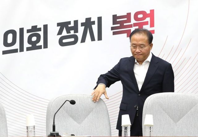 윤재옥 국민의힘 원내대표가 18일 오전 국회에서 열린 원내대책회의에 참석하고 있다. ⓒ뉴시스