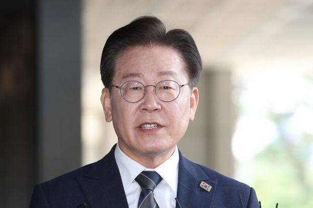 이재명 더불어민주당 대표가 지난 17일 오전 서울 서초구 서울중앙지검에서 백현동 특혜 의혹 관련해 출석 전 입장을 밝히고 있다. ⓒ뉴시스