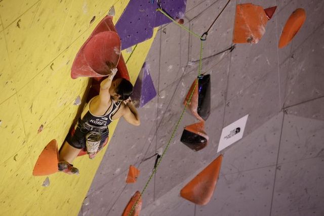 ‘스포츠클라이밍 청소년 세계선수권대회’ 김채영 선수 리드 여자 결승전 장면. ⓒ 대한산악연맹