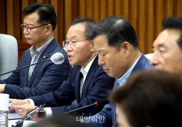 윤재옥 국민의힘 원내대표가 회의 석상에서 모두발언을 하고 있다. ⓒ데일리안 박항구 기자