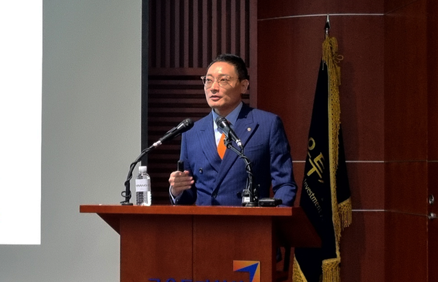 김성훈 한화자산운용 ETF사업본부장이 31일 서울 여의도 금투센터에서 열린 ‘ARIRANG 일본반도체소부장Solactive’ 신규상장 기념 기자 간담회에서 상품을 소개하고 있다. ⓒ한화자산운용