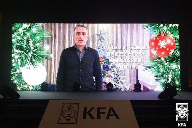 한국 축구대표팀 시절의 파울루 벤투 감독. ⓒ KFA