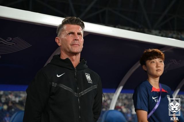 콜린 벨 감독. ⓒ KFA