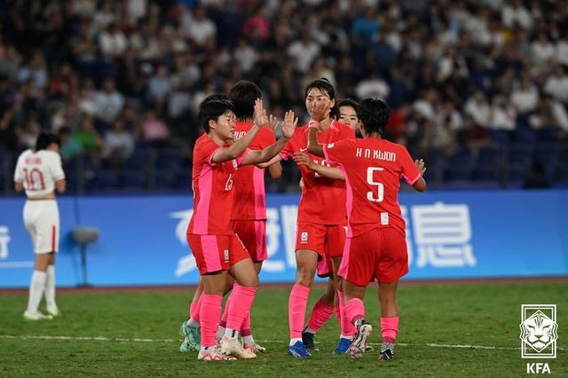 8강서 남북 맞대결을 펼치는 여자축구. ⓒ 대한축구협회