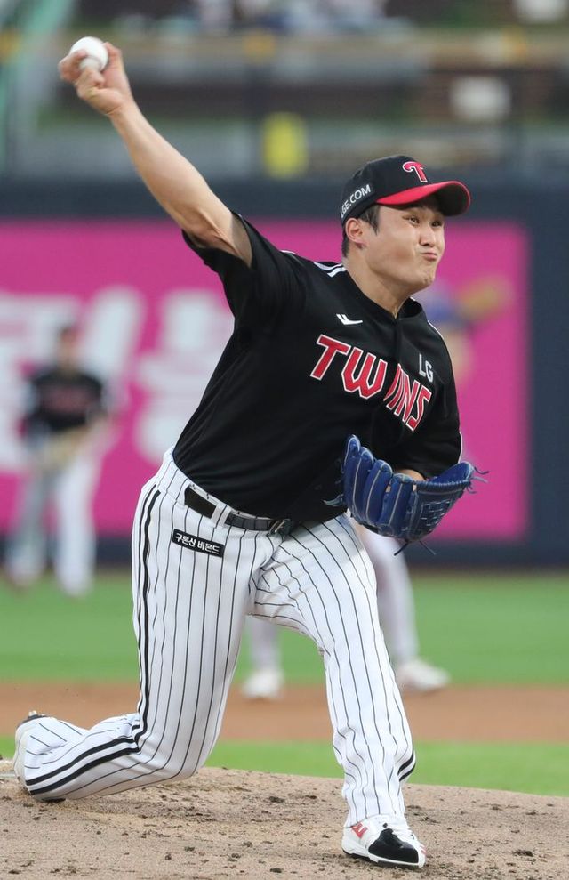 5일 수원kt전에 선발 등판한 최원태. ⓒ 뉴시스