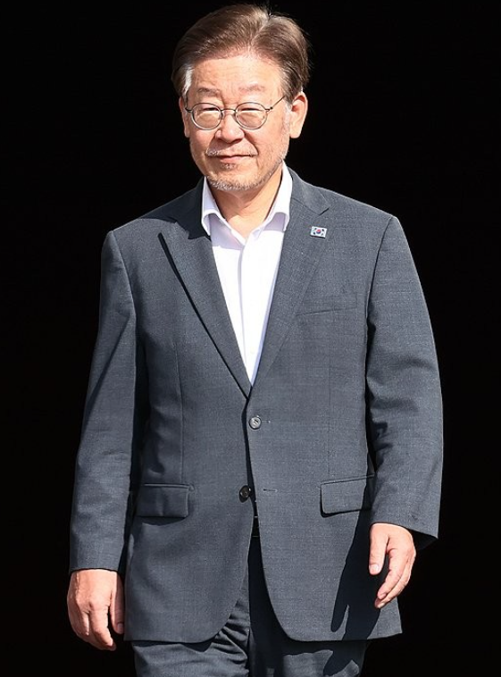 이재명 더불어민주당 대표가 9일 오전 쌍방울 그룹의 대북송금 의혹 관련 조사를 받기 위해 여의도 국회를 나와 수원지검으로 향하고 있다.ⓒ연합뉴스