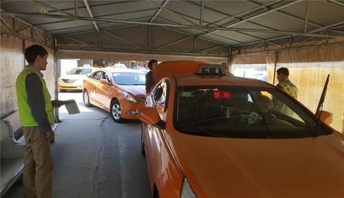 법인택시 차고지에서 차량 안전점검이 이뤄지고 있다.ⓒ서울시 제공