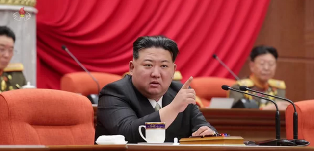 김정은 국무위원장이 지난달 28일 노동당 회의에서 발언하고 있다.ⓒ조선중앙TV/뉴시스
