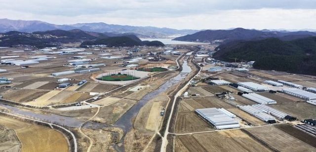 국토교통부는 용인 첨단시스템반도체 국가산업단지에 대한 단계적 부지조성공사 착공(2026년 말)에 돌입해 대한민국 핵심 안보자산인 반도체 산업 경쟁력을 확보하는데 총력을 기울일 계획이다.ⓒ연합뉴스