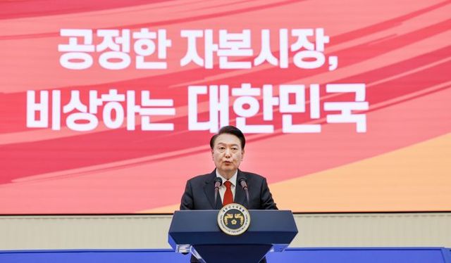 윤석열 대통령이 2일 서울 영등포구 한국거래소에서 열린 2024 증권·파생상품시장 개장식에서 축사하고 있다. ⓒ뉴시스