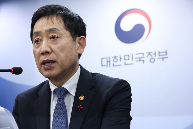 김주현 금융위원장이 17일 오후 서울 종로구 정부서울청사에서 국민과 함께하는 민생토론회 금융부문 사후 브리핑을 하고 있다. ⓒ금융위원회