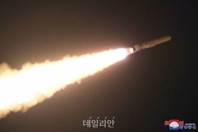 북한 관영매체인 조선중잉통신이 지난 25일 "조선민주주의인민공화국 미사일총국이 전날 개발 중에 있는 신형전략순항미사일 