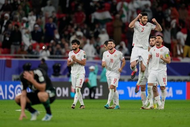 타지키스탄 돌풍에 밀려 탈락한 UAE. ⓒ AP=뉴시스