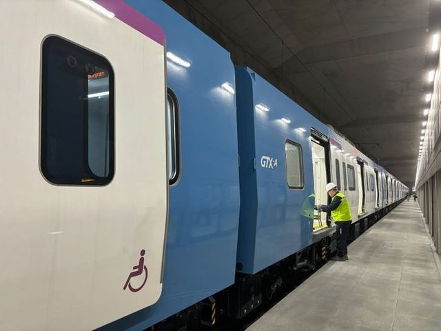 최근 교통 호재를 입는 지역 가운데 가장 주목되는 건 인천의 검단신도시다. 정부가 김포골드라인 혼잡도 완화를 위한 근본 대책으로 꼽혔던 서울 지하철 5호선 연장 구간 노선을 발표한 데 이어, 교통 분야 3대 혁신 전략을 발표하며 GTX 연장 및 신설 노선을 발표했기 때문이다.ⓒ데일리안 임정희 기자