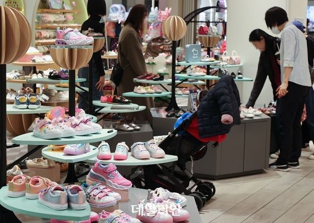 올해 합계출산율이 0.68명으로 예측되며 내리막길을 걷자, 저출산을 극복한 유럽 주요 국가들을 벤치마킹하자는 의견이 대두되고 있다. ⓒ연합