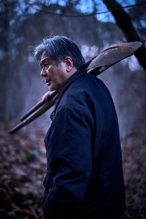 땅을 연구하고 땅을 파먹고 살아온 풍수사 김상덕 역의 배우 최민식 ⓒ
