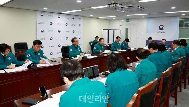 의사 집단행동 중앙사고수습본부는 9일 비상진료대책상황실 운영 계획 등 설 연휴 기간 비상진료 운영체계를 집중 재점검했다. ⓒ보건복지부
